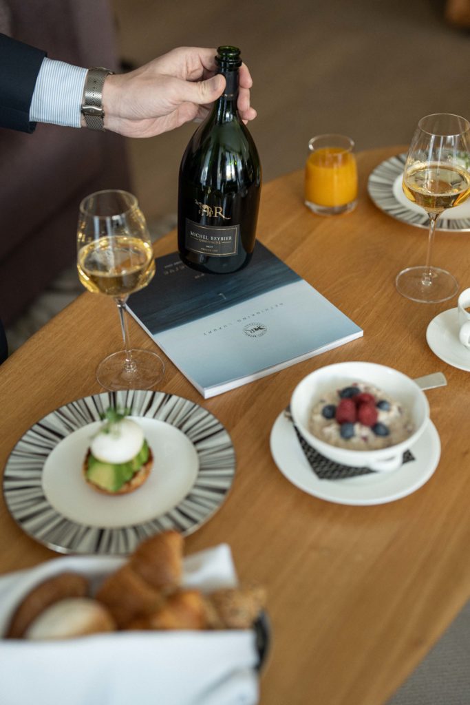 AlpenGold Hotel Davos Michel Reybier Champagne Artworth